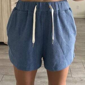 Pink Lily Textured Blue Shorts size Small